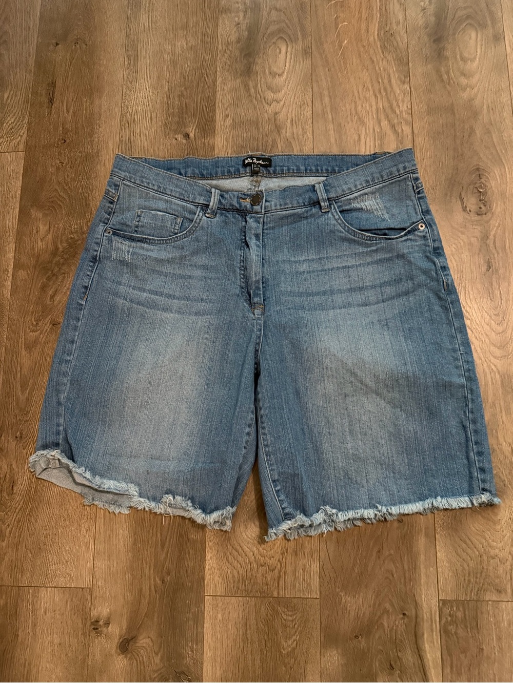 Ulla Popken Women’s US 18 Light Wash Frayed Hem Denim Bermuda Shorts Stretch